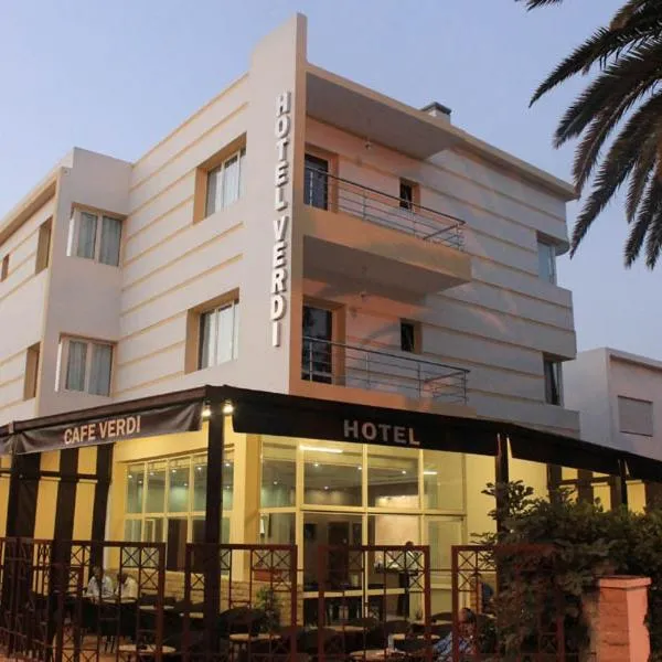 威尔第咖啡馆酒店，位于Douar Oulad Hamouda的酒店