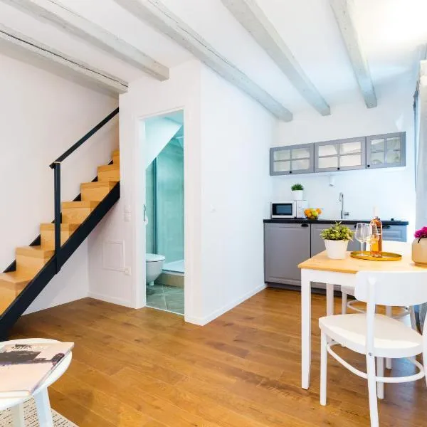 Cozy Montalbano Studios by Irundo，位于罗维尼的酒店