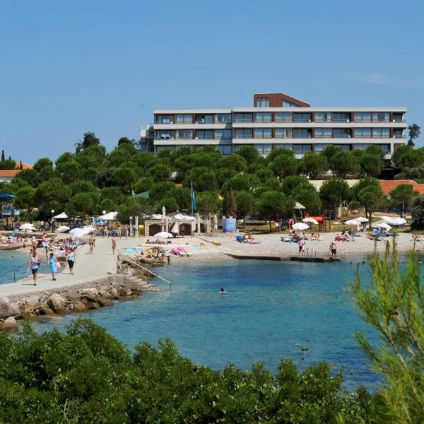 Maistra Select All Suite Island Hotel Istra，位于罗维尼的酒店