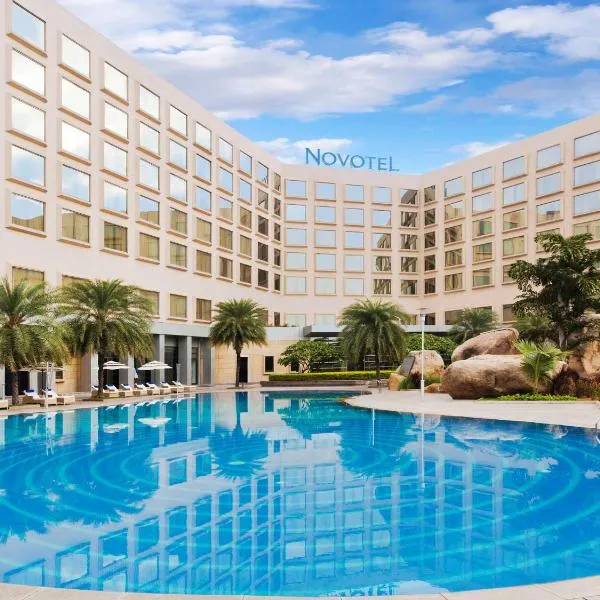 Novotel Hyderabad Convention Centre，位于Kundakal的酒店