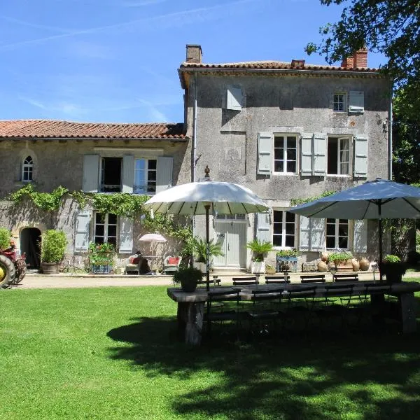 Domaine de Lalat - B&B with en-suite bathrooms all rooms with garden views，位于Mazières的酒店