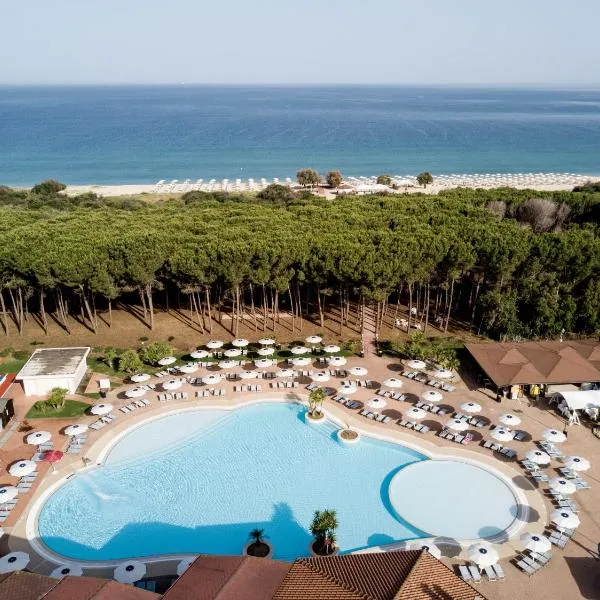 尼科泰拉海滩村庄酒店，位于San Calogero的酒店