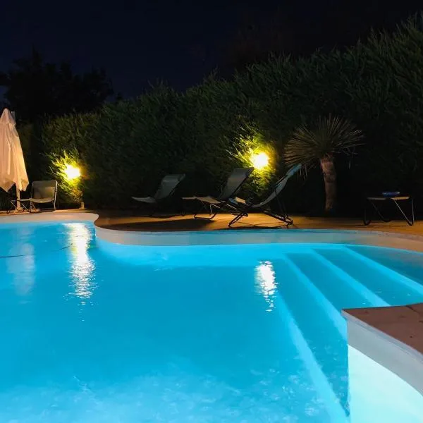 La Collina di Montegrappa - Villa e Residence - Novità 2024 - Suite con piscina privata per incantevoli vacanze nel Salento，位于图列的酒店
