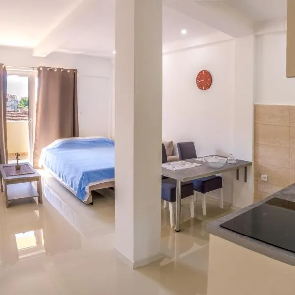 Apartmani Kankaras - Sea View，位于蒂瓦特的酒店