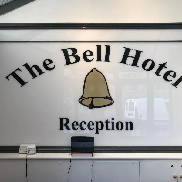 The Bell Hotel，位于Llanbadarn-fynydd的酒店