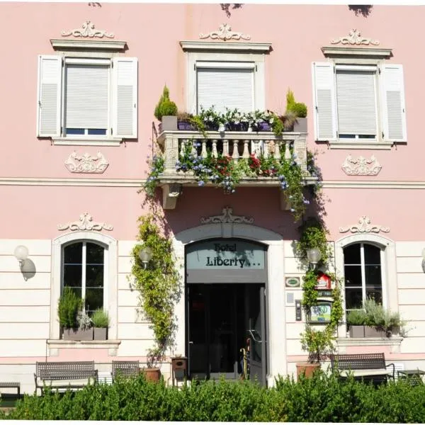 自由酒店，位于Vignola的酒店