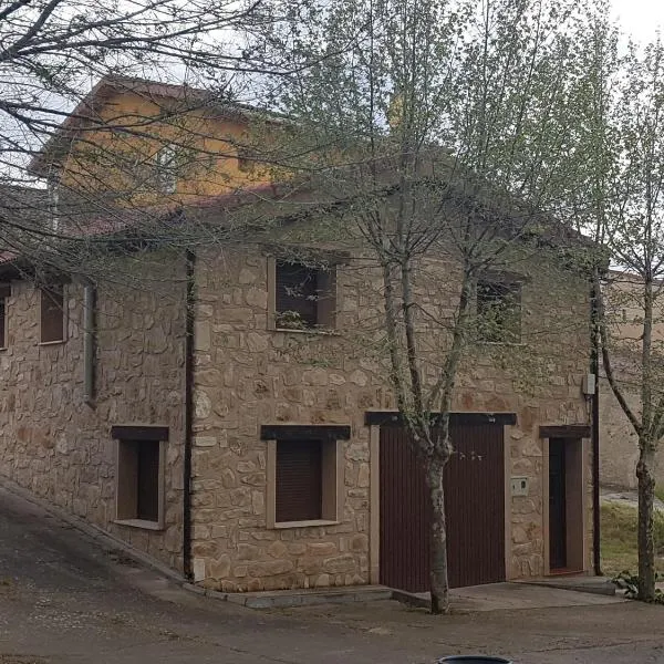 Casa Rural El Retiro de los Casasola，位于Torremocha del Pinar的酒店