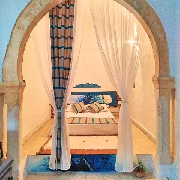 Dar Tenast，位于Banī Dinhet的酒店