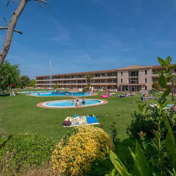 高尔夫海滩公寓式酒店，位于Esclaña的酒店