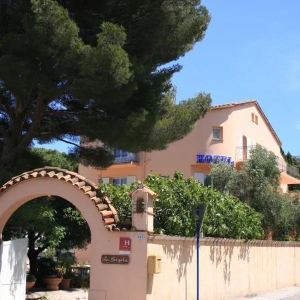 la pergola，位于滨海卡瓦莱尔的酒店