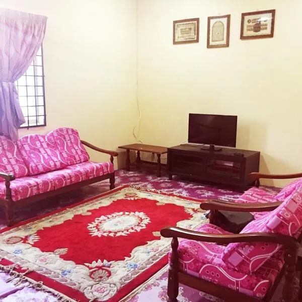 Homestay Bandar Pekan - musleem preferred，位于Kampong Alor Akar的酒店