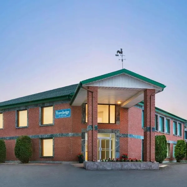 Travelodge by Wyndham Rigaud，位于里戈的酒店