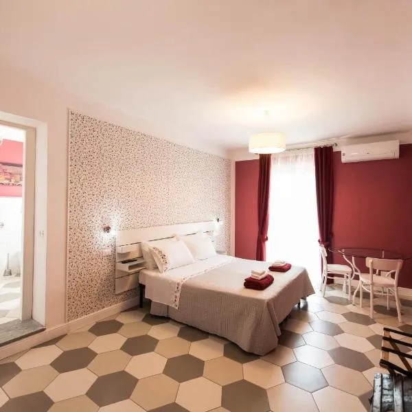 Guest House - Il Cedro Reale，位于维纳利亚瑞勒的酒店