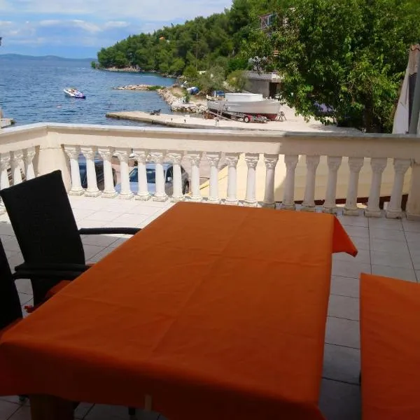 Apartment in a beautiful bay Sascica，位于萨利的酒店