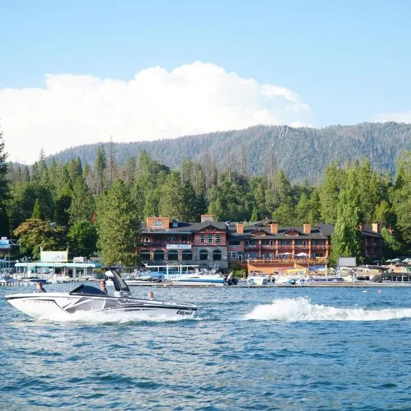 松之林度假酒店及会议中心，位于Bass Lake Annex的酒店