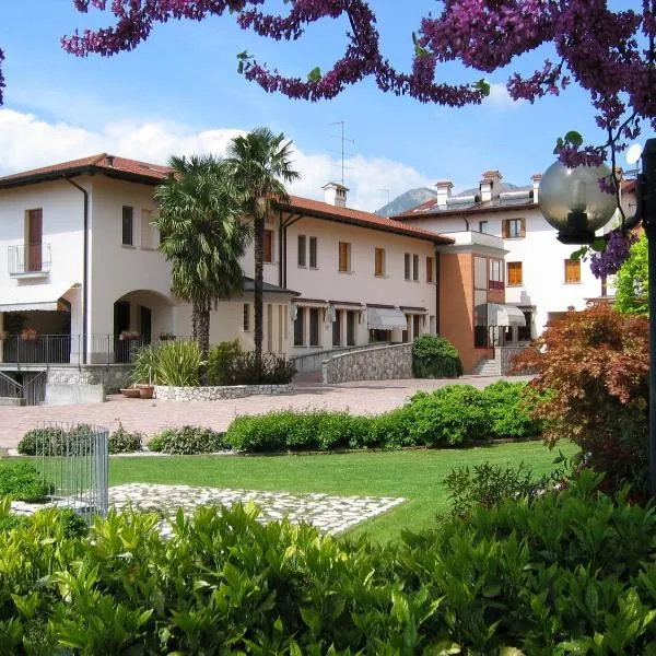 西西大酒店，位于Magnano in Riviera的酒店