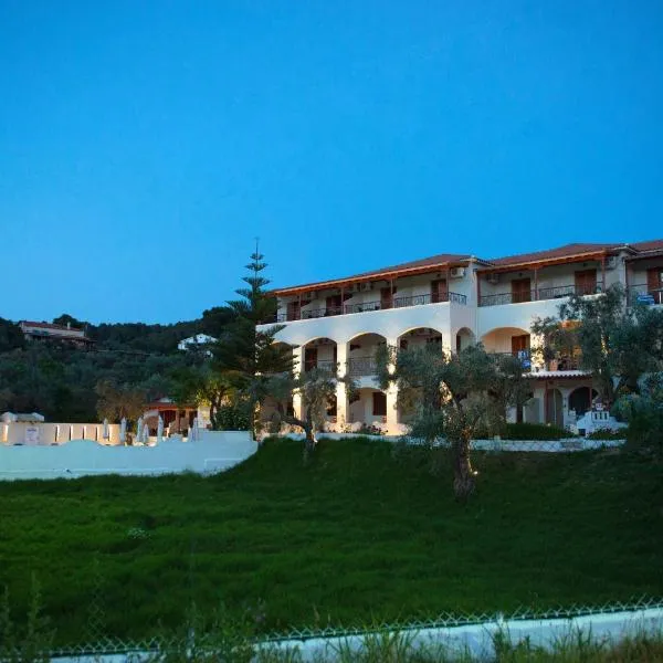Hotel Marina，位于Vromolimnos的酒店