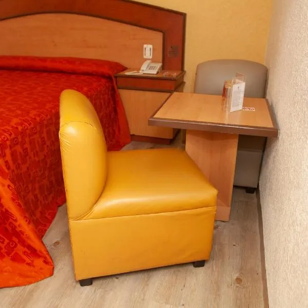 Hotel Tres Colonias - Sólo Adultos，位于墨西哥城的酒店