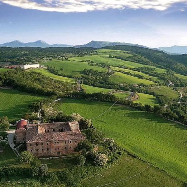 Agriturismo Girolomoni - Locanda，位于Isola del Piano的酒店