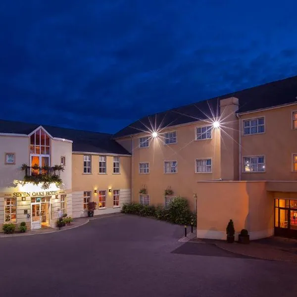 七橡树酒店，位于Castledermot的酒店
