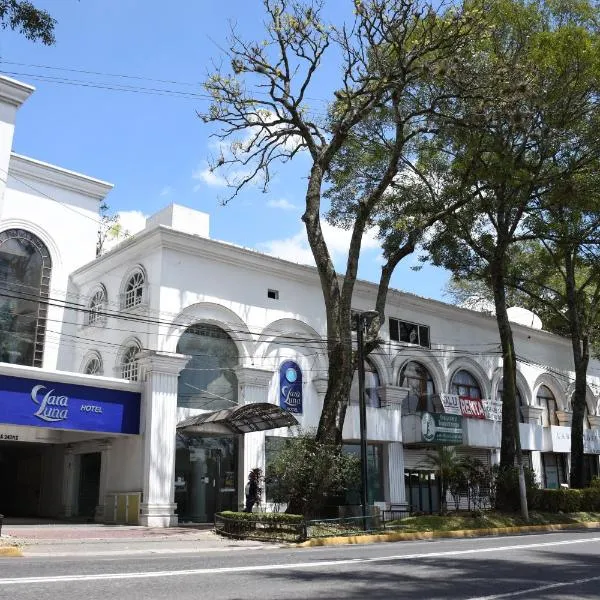 克拉拉月神酒店，位于Lucas Martín的酒店