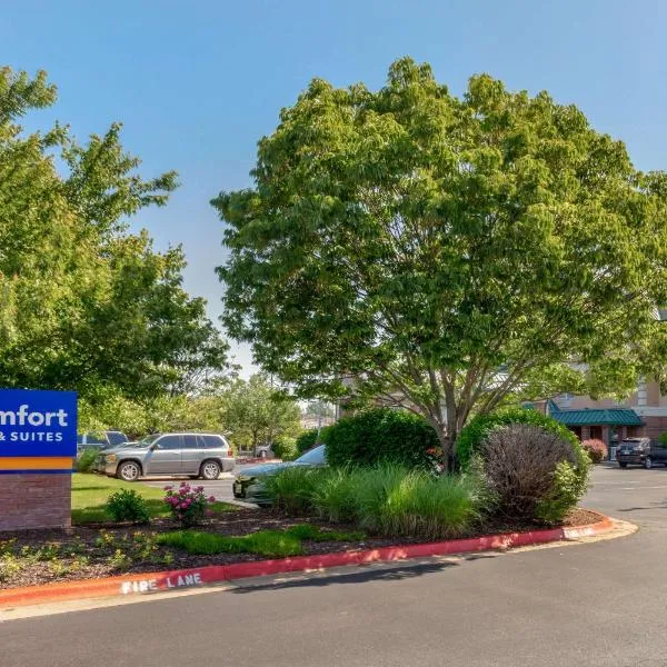 Comfort Inn & Suites Fayetteville-University Area，位于费耶特维尔的酒店