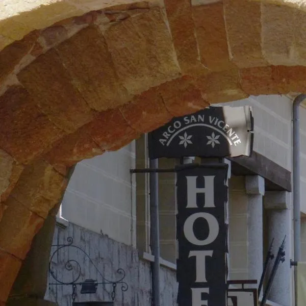 圣文森特雅客酒店，位于Bernúy-Salinero的酒店