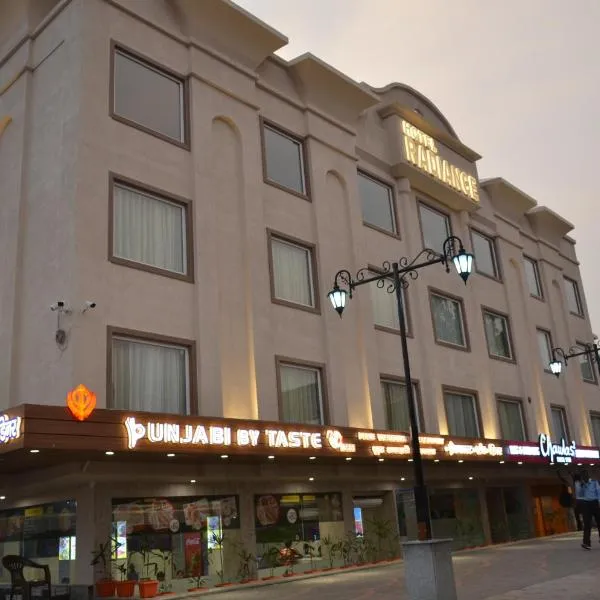 Hotel Radiance，位于巴雷利的酒店