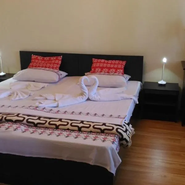 Edelweiss guesthouse, glamping and camping，位于Suhaia的酒店