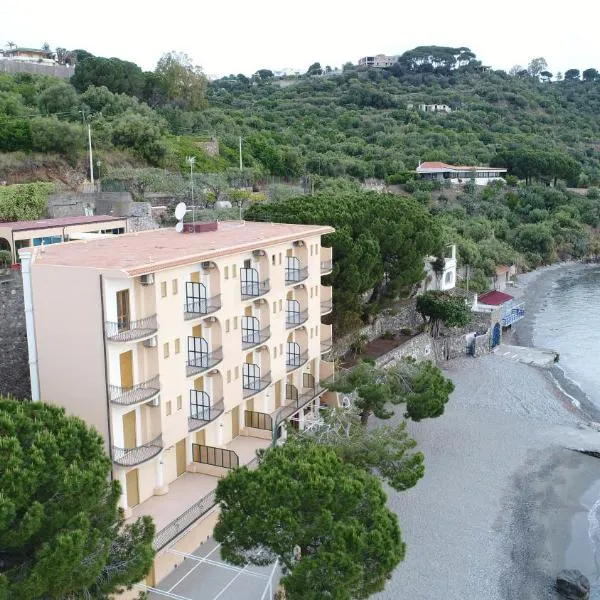 里维埃拉丽都酒店，位于San Rocco的酒店