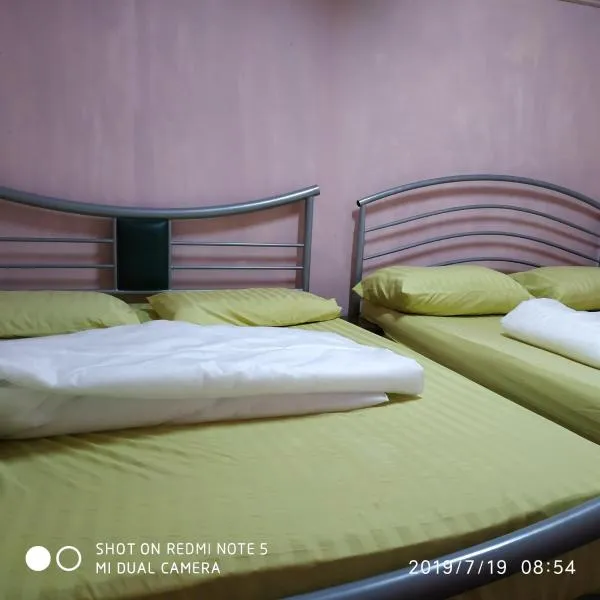 Nora Damin Homestay Kampong Jalan Kebun，位于Kampong Lombong的酒店