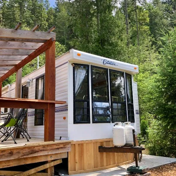 Garden Bay Hideaway - Glamping & RV，位于花园湾镇的酒店