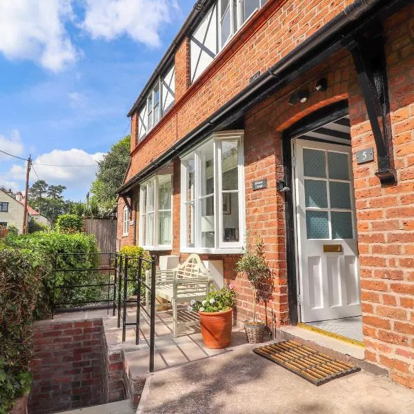 Minnow Cottage，位于Malpas的酒店