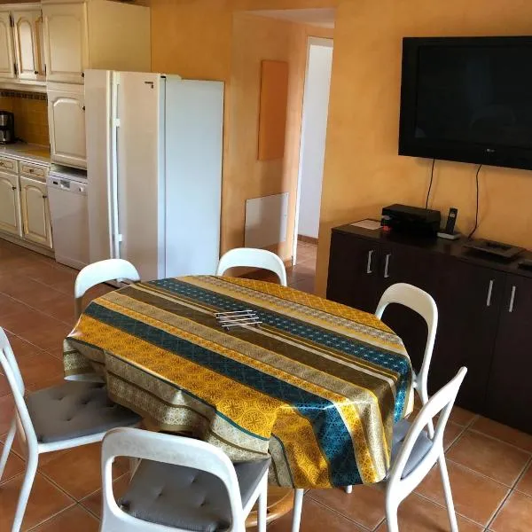 Appartement dans la résidence LES MAZETS DE CAMARGUE，位于阿尔勒的酒店