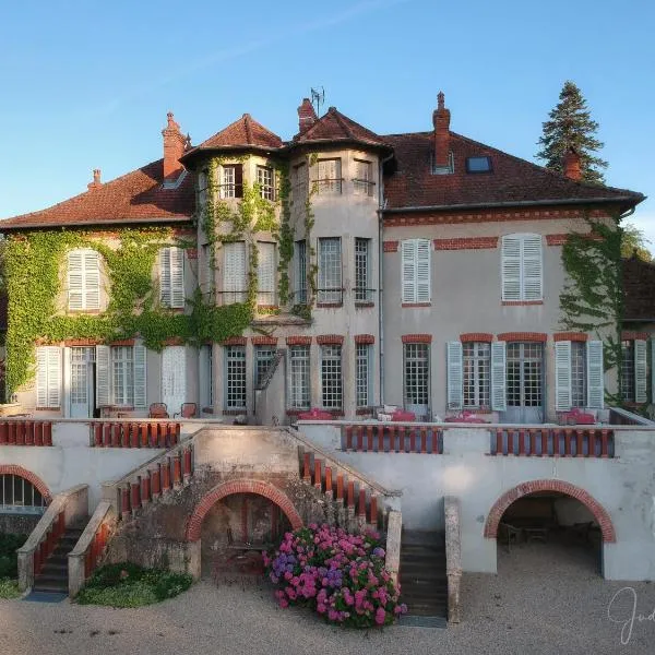 Le Relais du Doubs en Bourgogne，位于杜河畔凡尔登的酒店