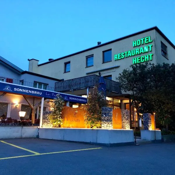 Hotel Hecht，位于Haag的酒店