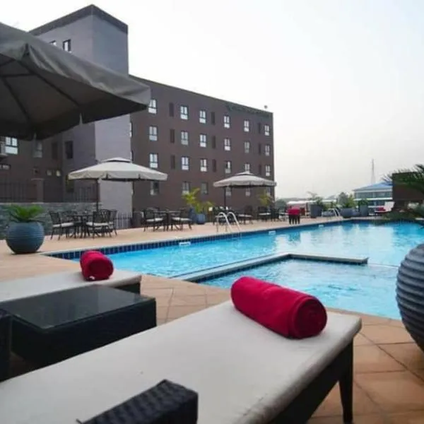 Oak Plaza Suites，位于Adiebaba的酒店