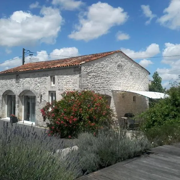 Gîte climatisé *** Le Pigeonnier，位于Fléac-sur-Seugne的酒店