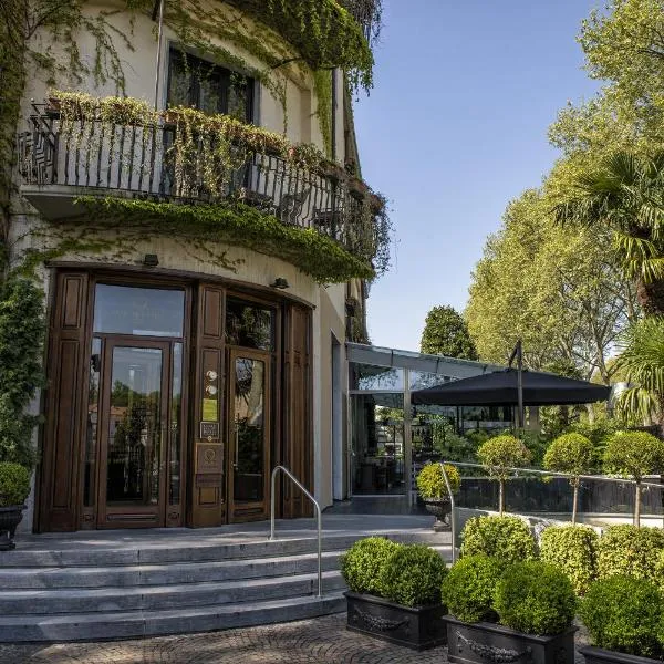 德拉维雷梦莎 - 世界小型豪华酒店，位于乌斯马泰的酒店