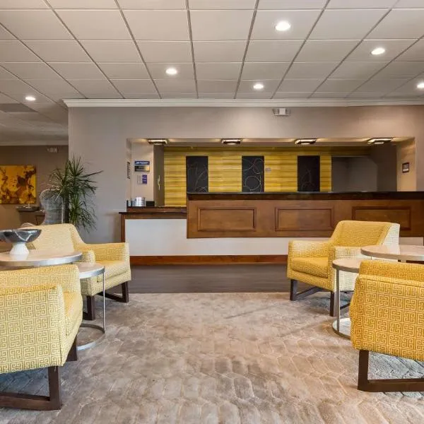 Cottonwood Airport & Expo Hotel Louisville，位于路易斯威尔的酒店