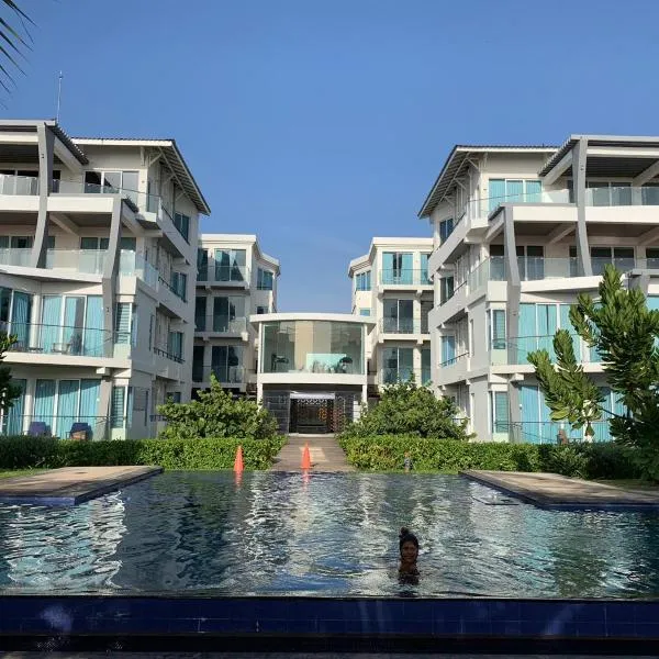 123 Ocean Front Condo，位于亭可马里的酒店