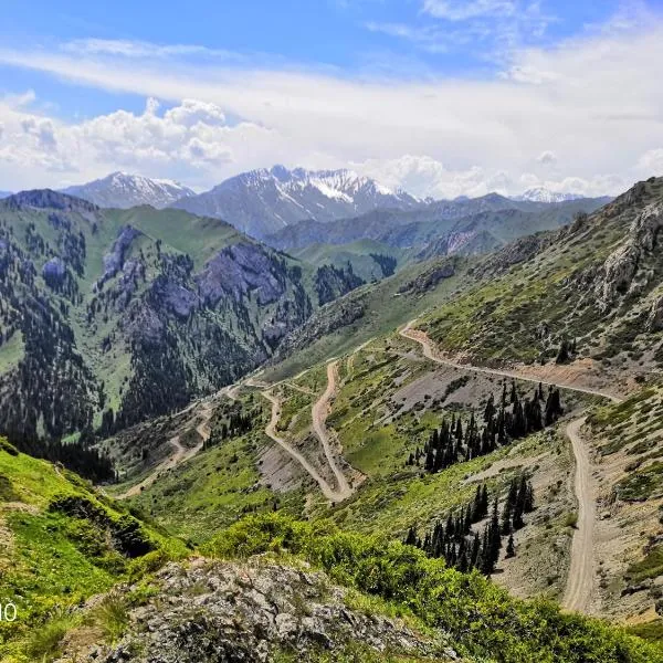 Yurt camp ALI-NUR at lake Song-Kol юрточный лагерь Али-Нур озеро Сон-Куль Сон-Куль Кыргызстан Нарын Kyrgyzstan Naryn，位于纳伦的酒店