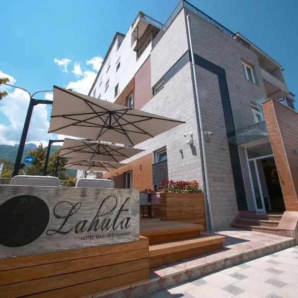 Hotel Lahuta，位于Curraj i Epërm的酒店