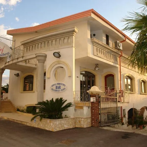 Hotel Mistef，位于La Taverna的酒店