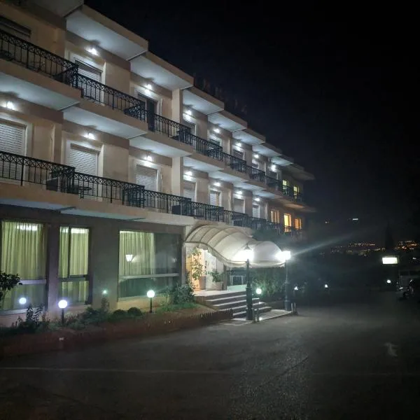 舒适酒店，位于Filí的酒店