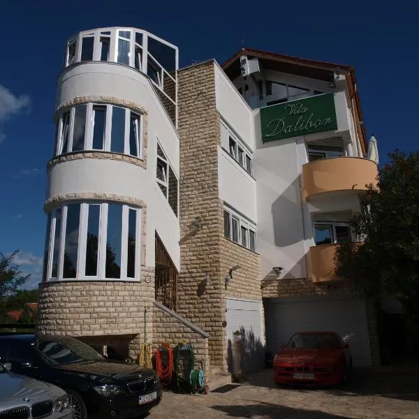 Apartments and bungalows vila Dalibor，位于Zarići的酒店
