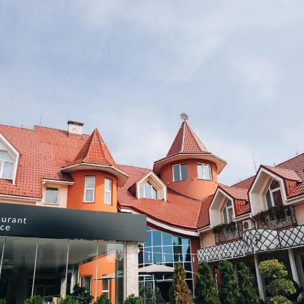 V&P HOTEL & Restaurant，位于维诺吉拉季夫的酒店