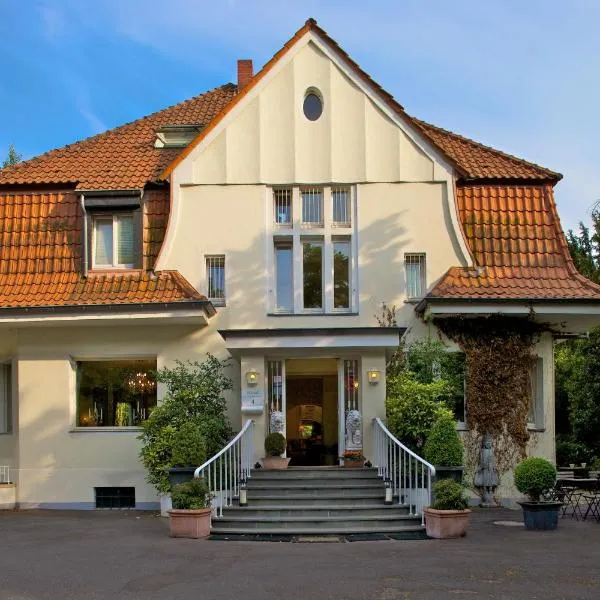 Hotel Villa Meererbusch，位于梅尔布施的酒店