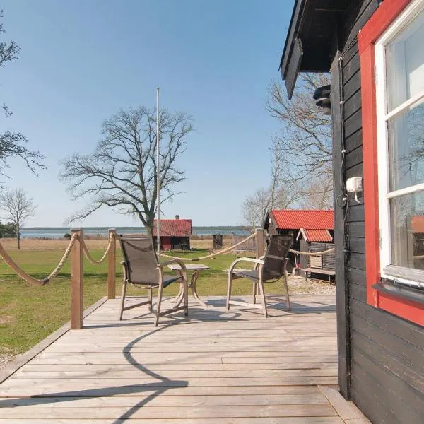 Beautiful Home In Lärbro With House Sea View，位于Lärbro的酒店