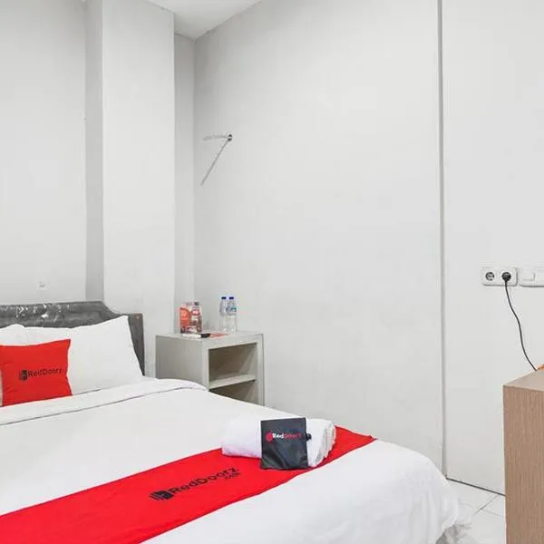 RedDoorz at Siwalankerto Surabaya，位于泗水的酒店